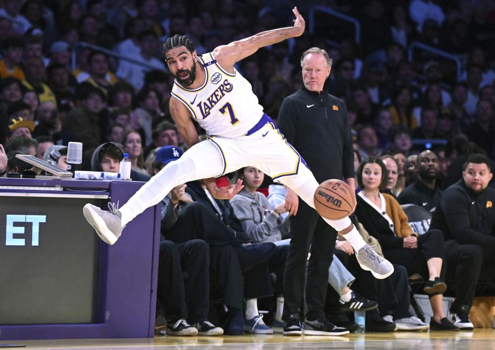 两人仅落后 两人仅落后