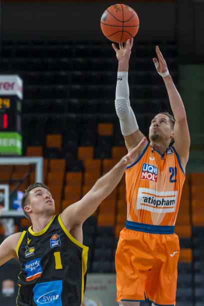 并存的锋线 并存的锋线